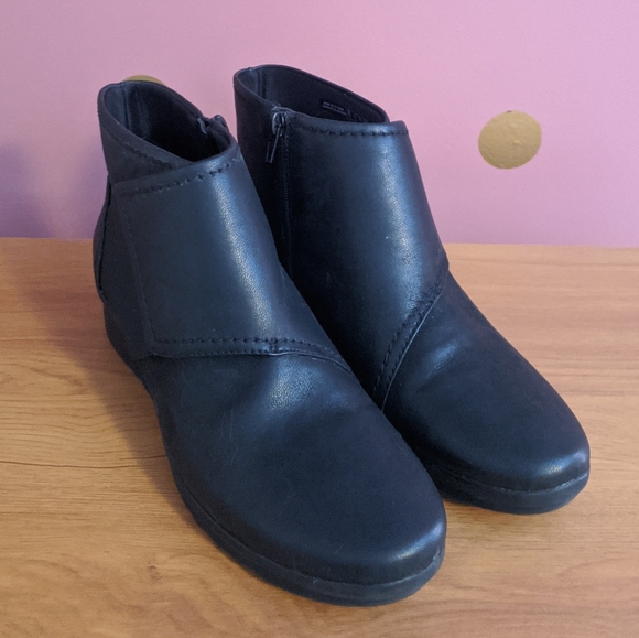 Cloudsteppers by Clarks Sillian Ankle Boots - Picture 2 of 10